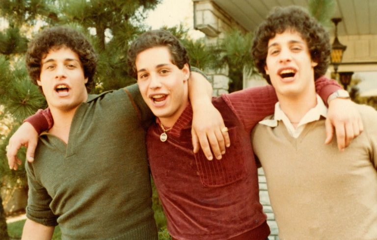 Three Identical Strangers คนแปลกหน้าที่รู้จักกันดี